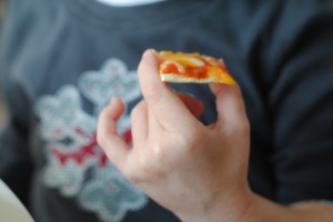 Flatout Flatbread Pizzas {quick family dinner + gourmet pizza topping ideas}