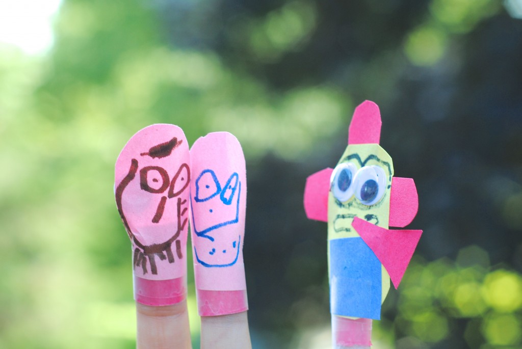 Easy Kids Craft Idea: Minion Finger Puppets