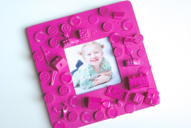 Easy Kids Craft Frame {From Old Board Games!}