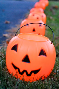 Easy DIY Glowing Pumpkin Lanterns {Day 28}