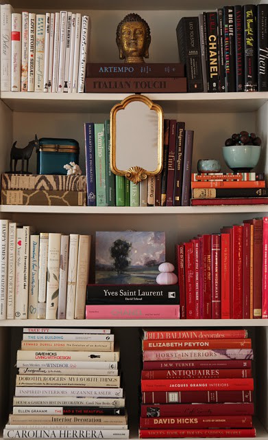 Organize Books by Color for a Quick {high-end} Look!