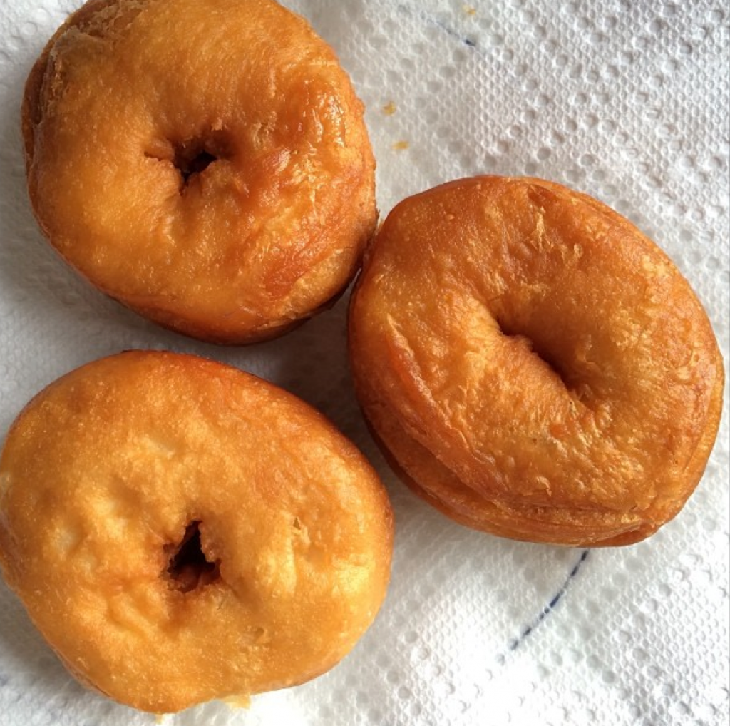 SUPER EASY Homemade Doughnuts! Find out the secret to making delicious doughnuts at home in just minutes! via www.makinglemonadeblog.com #doughnuts #donut #recipe #dessert