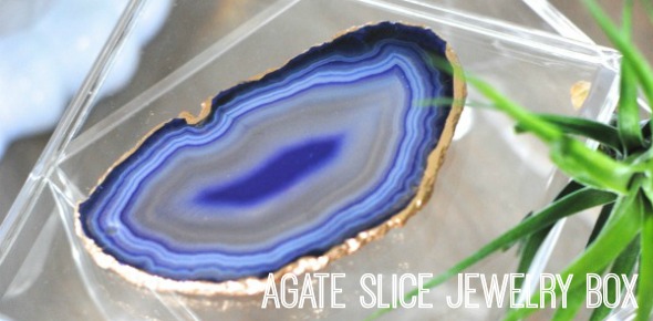 Make a gorgeous gilded agate slice jewelry box for WAY less than retail-- here's how! www.makinglemonadeblog.com #DIY #agate #jewelrybox