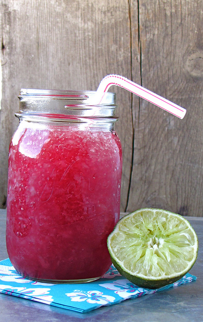 30 Best Summer Cocktails & Drinks #cocktails #summer #recipes www.makinglemonadeblog.com