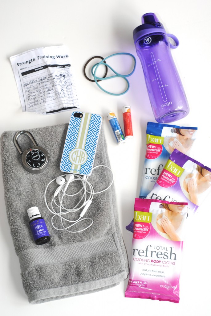 Must-haves for your gym bag-- what you need, what you don't, plus a great new product you'll love! #workout #gym www.makinglemonadeblog.com