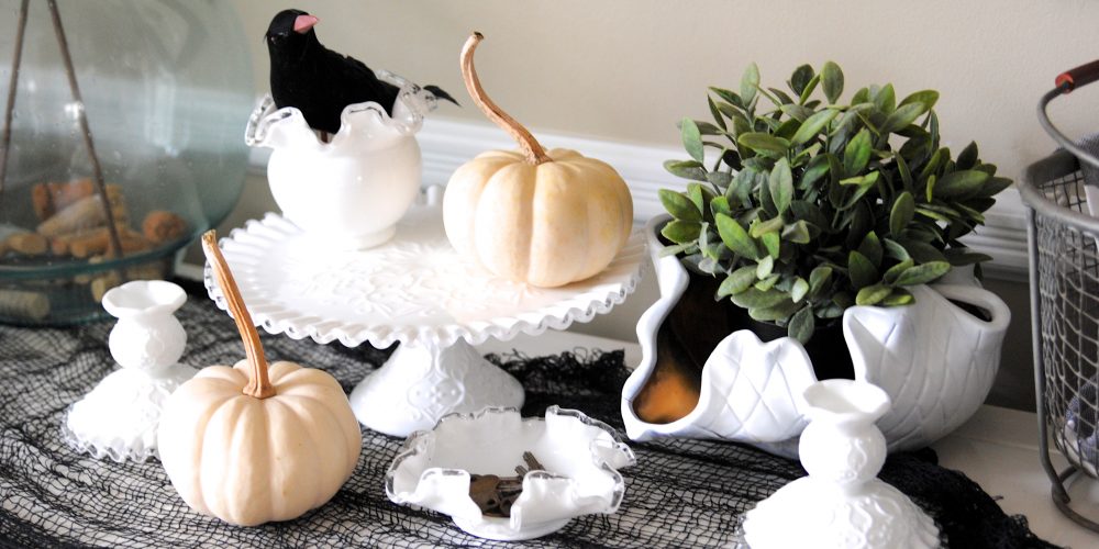 Halloween decor on a dime... i can't believe how easy it is to get a stylish look for just a few dollars using these tricks and ideas!