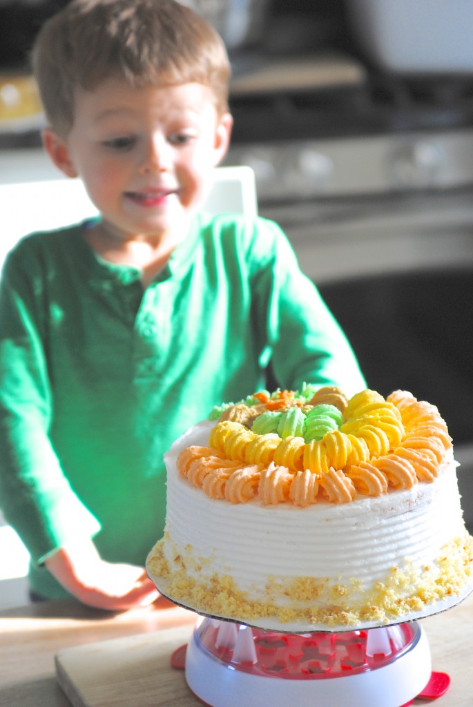 Cake Decorating Made Easy {& Thanksgiving Cake Idea ...