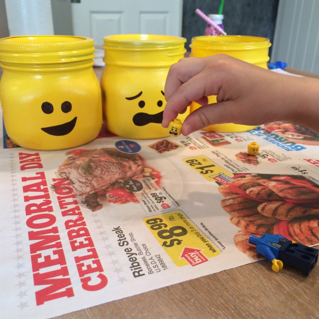 Check out these DIY LEGO minifigure jars-- SUCH a cute idea for LEGO party decorations, favors, or toy storage! Love these!