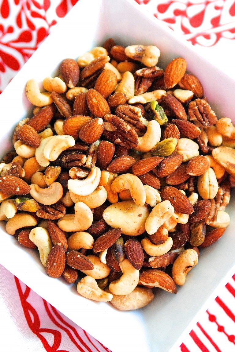 crowd-pleasing-pumpkin-spiced-mixed-nuts-recipe-easy-entertaining-idea