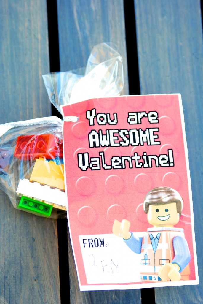 These DIY LEGO Valentine ideas (with FREE printable LEGO Valentine's Day cards) are sure to be the hit of the classroom! 