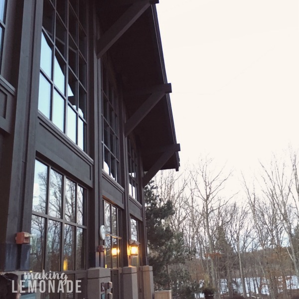 This resort looks perfect for a girlfriends getaway or romantic weekend away! The Lodge at Woodloch Resort and Spa Review