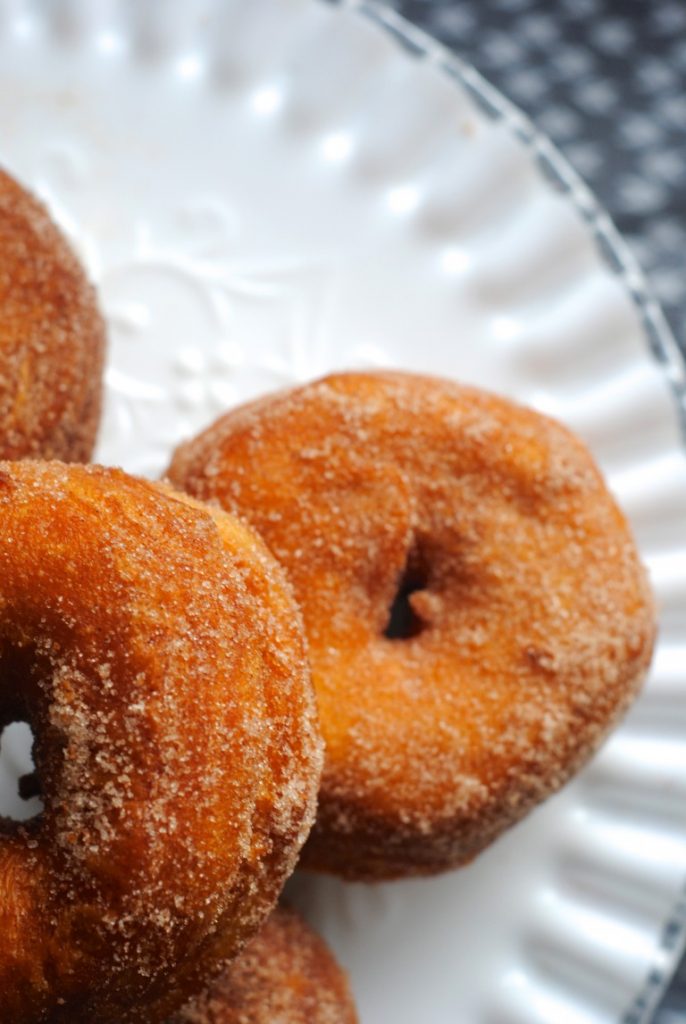 WOAH, here's how to make doughnuts the EASY way in under 15 minutes with video! Easy Donut Recipe