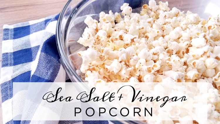 These easy popcorn toppings recipes look SO good: spicy sriracha, white chocolate with sprinkles, and salt and vinegar-- YUM!