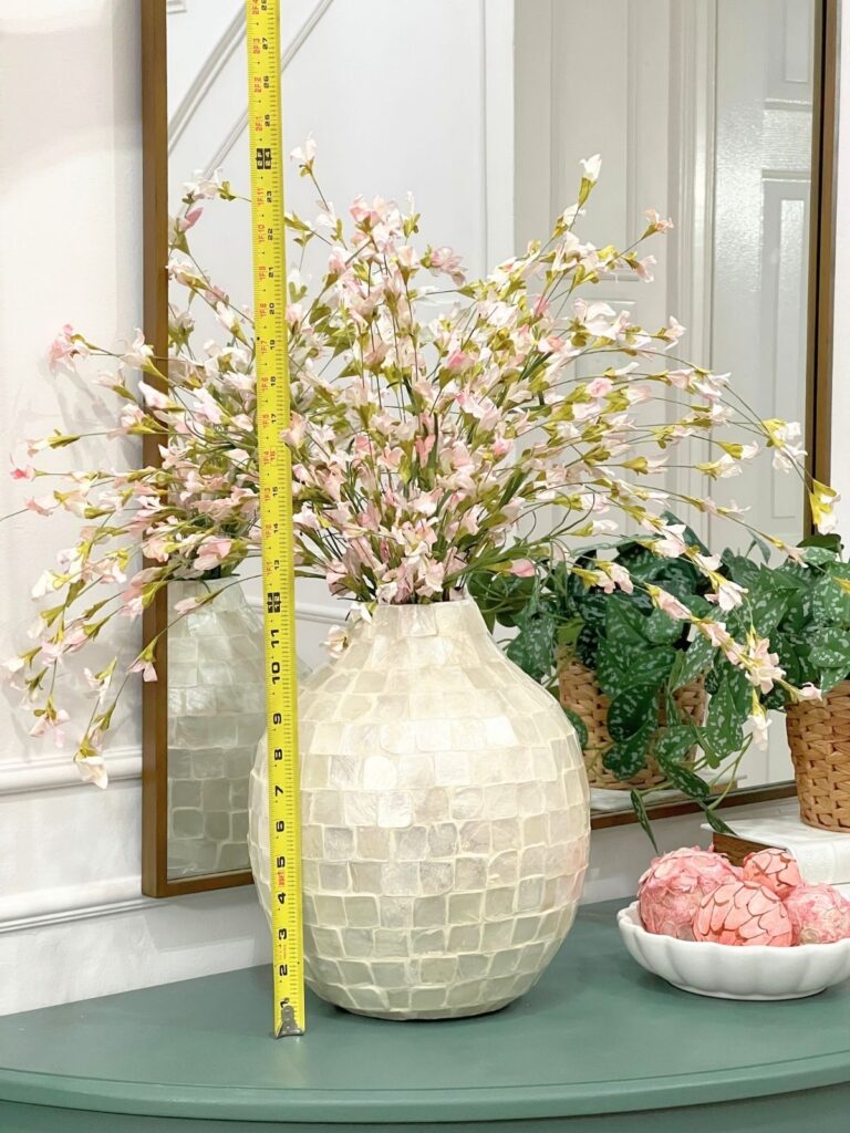 arranging artificial flowers using the proportion rule 