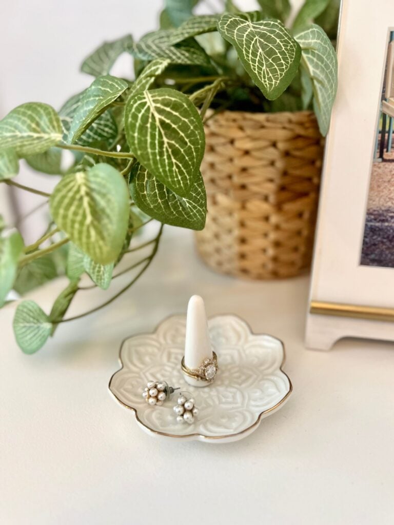 jewelry holder for guest room 