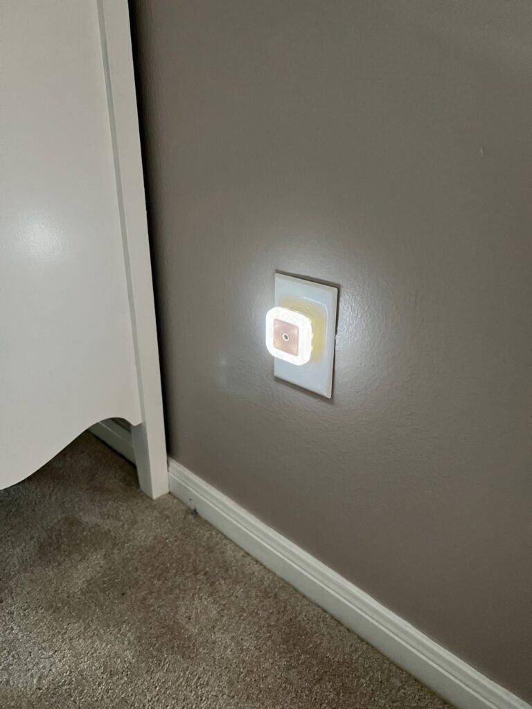 small plug-in night light for hallway